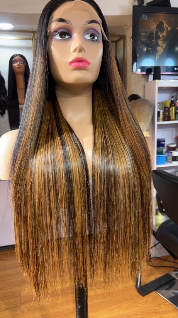 Elijah Unisex Saloon